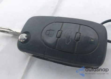 2000 Volkswagen Golf Gl z USA, uszkodzony, nr VIN WVWBA21J9YW441921